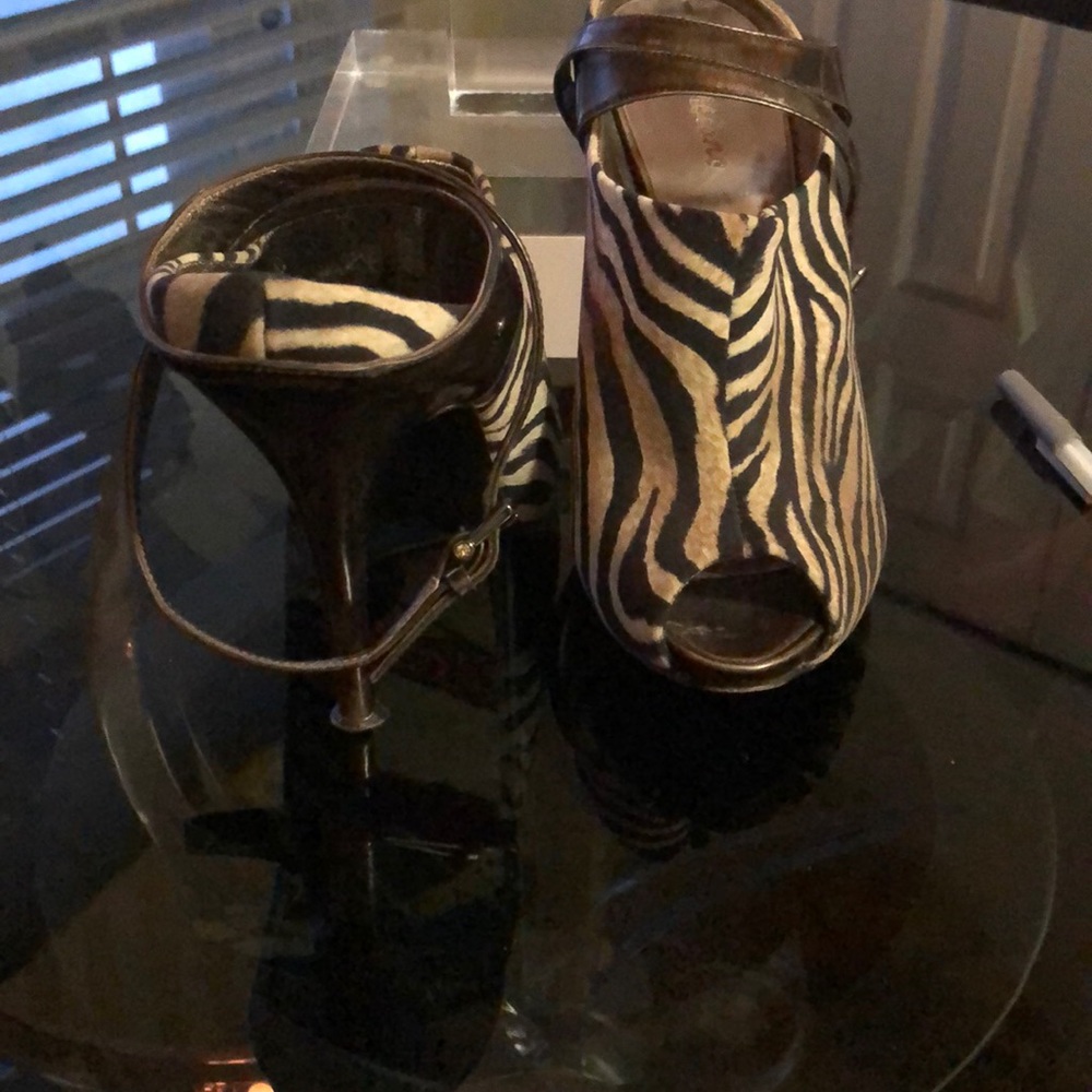 Shoes - Picture 2 of 3